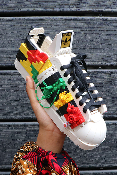 تألق بجرأة مع نسخة LEGO من حذاء Superstar
